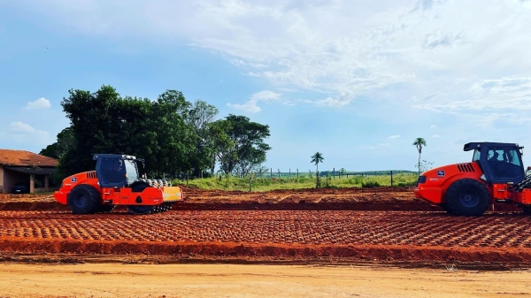 Iniciadas as obras de terraplanagem para pavimentação da estrada (Divulgação/PM de Caiabu).