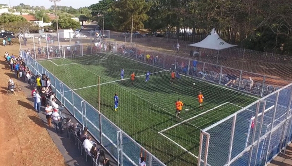Quadra de grama sintética é inaugurada e uso pela comunidade segue regulamento fixado pela Secretaria Municipal de Esportes, Lazer e Recreação de Adamantina (Foto: Cedida/SELAR).