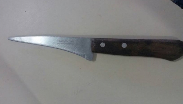 Polícia Militar afirmou que o suspeito estava sob efeito de drogas e usou uma faca para obrigar a mãe a "ter relações sexuais" (Foto: Reprodução/ Facebook).