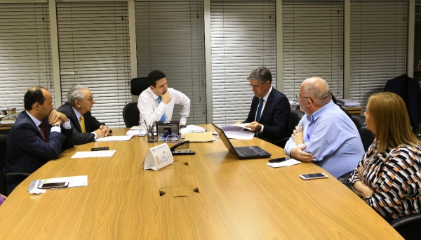 Ministro das Cidades, Bruno Araujo, recebe o prefeito de Adamantina, Márcio Cardim, em audiência agendada pelo deputado federal SÃlvio Torres (Foto: Da Assessoria).