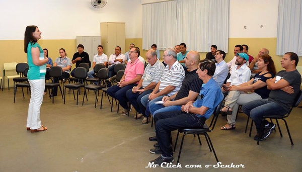 Encontro foi realizado na Etec Eudécio Luiz Vicente, dirigido a empresários (Foto: Milton Ura/No Click com o Senhor).