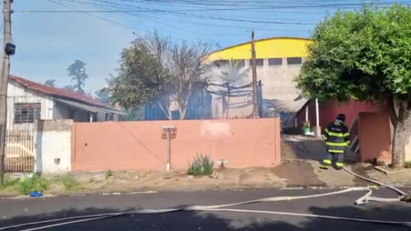 Imóvel ficou completamente destruído pelas chamas (Reprodução/Site Jorge Zanoni ? Dracena).