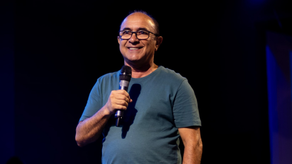 Pastor Toninho Donha dirige a Igreja Amor e Cuidado em Adamantina (Reproducao/IAC).