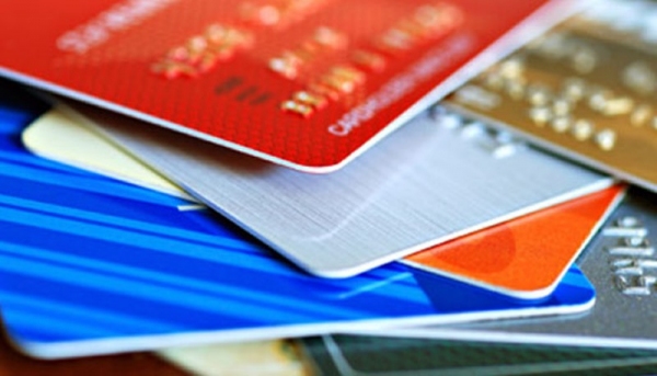 O consumidor que não conseguir pagar integralmente a tarifa do cartão de crédito somente poderá ficar no rotativo por 30 dias (Imagem: Ilustração).