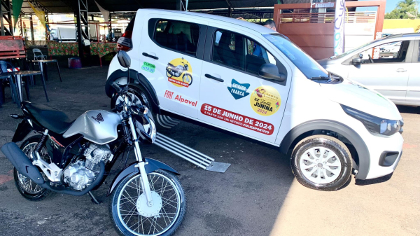Carro e moto, os principais premios do sorteio (Foto: Milton Ura/No Clik com o Senhor).