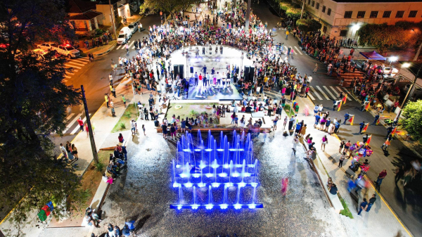 Fonte interativa ganhou destaque no local revitalizado (Divulgacao/Pref. De Lucelia).