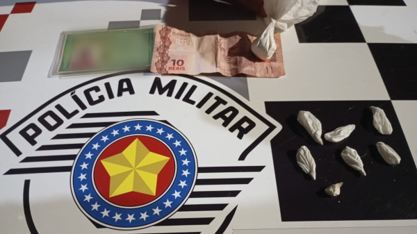 Droga encontrada com o morador  (Cedida/PMA).