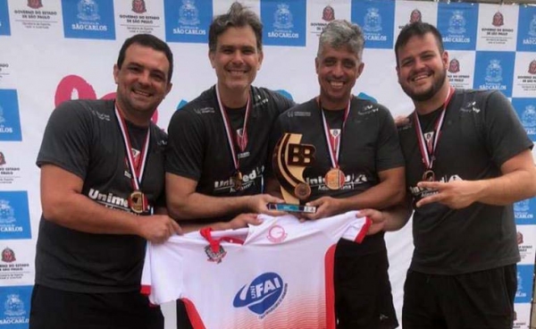 Equipe masculina de biribol de Adamantina, destaque nos 82º Jogos Abertos do Interior com a terceira classificação na primeira divisão da competição (Foto: Divulgação).