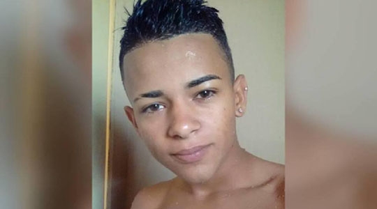 O adolescente Vitor Willy Teixeira morreu após ser atingido com golpe de faca, durante discussão (Reprodução/Facebook).