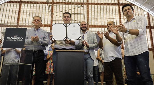 Governador em exercício Cauê Macris em Lucélia, onde anunciou recursos para saúde e esportes (Foto: Governo de SP).