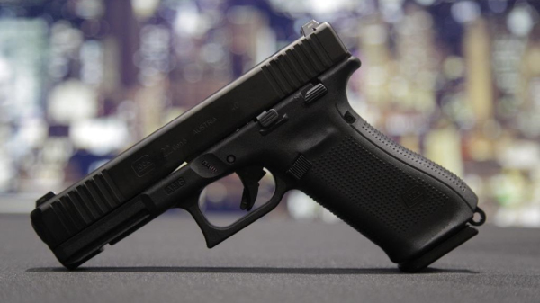 No ano passado foram cadastradas 20.822 novas armas de fogo para defesa pessoal, n?mero bem inferior ?s 111.044 armas que foram contabilizadas em 2022 (Imagem ilustrativa/GovSP).