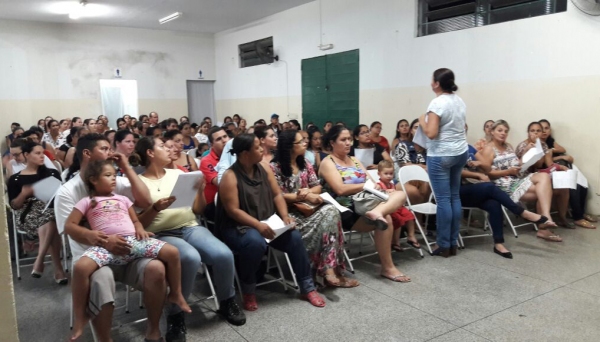 Projeto Asa promove reunião com pais e assistência social explica mudanças (Foto: Cedida).