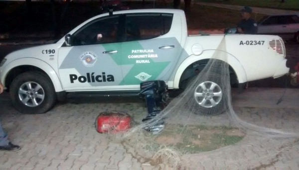 Materiais utilizados na pesca predatória foram apreendidos pela PolÃcia Ambiental no Salto Botelho, em Lucélia (Foto: Cedida/PolÃcia Ambiental).