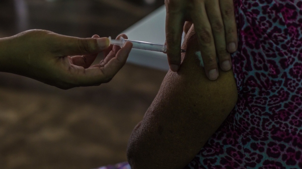 Queda nos casos de mortes de idosos, por Covid-19, coincide com o avanço da campanha de vacinação (Foto: Gov SP).