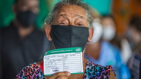 Segundo os pesquisadores da Fiocruz, a vacinação tem feito diferença e traz reflexos positivos ao quadro pandêmico à medida que é ampliada (Foto: Gov SP).