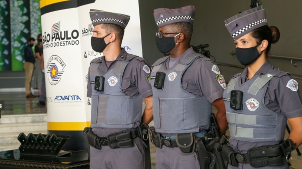 Câmeras operacionais portáteis, conhecidas como câmeras corporais, começaram a ser utilizadas pela Polícia Militar paulista em 2020 (Foto: Governo de SP).