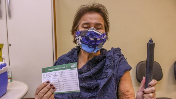 Idosos que foram imunizados com a segunda dose nos meses de fevereiro e março começam a receber a dose adicional (Foto: GovSP).