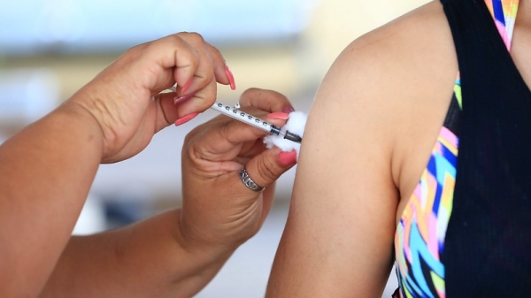 Vacinação segue em todas as unidades básicas de saúde de Adamantina (Foto: Myke Sena/MS).