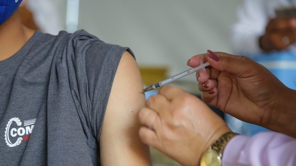 Os adolescentes devem procurar o posto de saúde a que pertencem para receberem a vacina (Foto: Tony Oliveira/ Agência Brasília).