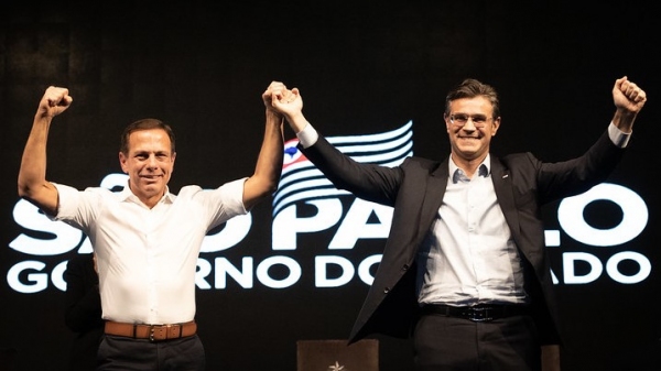 João Doria e Rodrigo Garcia, na cerimônia desta quinta-feira (30) no Palácio dos Bandeirantes (Foto: GovSP).