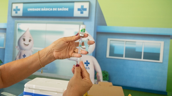 Vacinação contra a gripe foi liberada para o púbico em geral (Foto: Myke Sena/MS).
