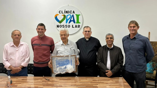 Deputado Arlindo Chinaglia no PAI Nosso Lar em Adamantina (Reproducao).