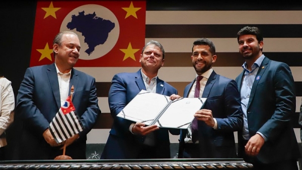 Governador sancionou nesta terça-feira (31) o projeto de Lei que prevê o fornecimento de medicamentos à base de canabidiol pelas unidades de saúde pública estadual e privada conveniadas SUS (Foto: Ciete Silvério/Governo do Estado de SP).