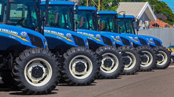Prefeitura de Adamantina recebe novo trator agr?cola do Governo do Estado (Foto: Celio Messias/GovSP).