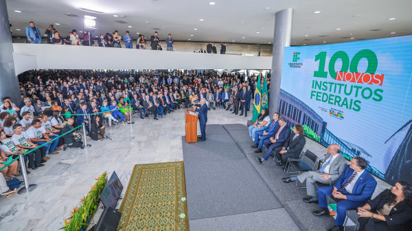 An?ncio dos 100 novos Institutos Federais no Pal?cio do Planalto (Foto: Ricardo Stuckert / PR).