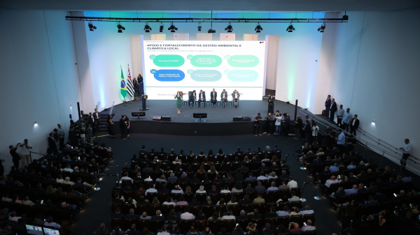 Solenidade onde foram anunciados os destaques do Programa Municipio VerdeAzul (Foto: Pablo Jacob / Governo SP).