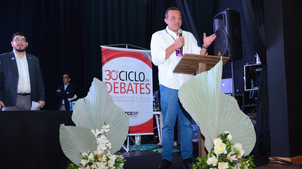 Presidente do legislativo adamantinense, Eder Ruete, no encontro do TCESP (Cedida/TCESP).