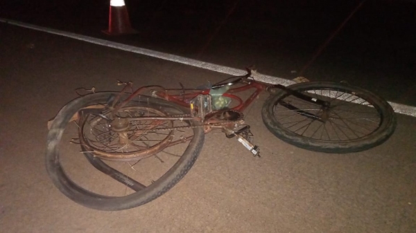 Bicicleta ficou completamente destruída (Foto: Cristiano Nascimento/Jornal Cidade Aberta).