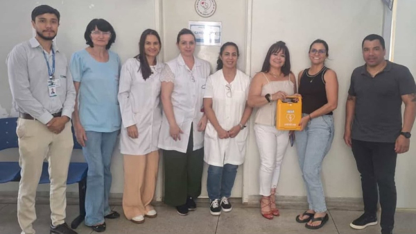 Profissionais do CIS, durante treinamento para uso do novo DEA ? Desfibrilador Externo Automatico (Cedida)