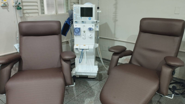 Poltronas foram entregues pela Arca ao setor de hemodialise da Santa Casa (Cedida).