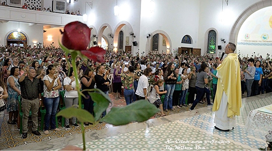 Fiéis lotaram a Igreja Matriz de Santo Antônio, na celebração especial a Santa Rita de Cássia (Fotos: No Click com o Senhor | Milton Ura).