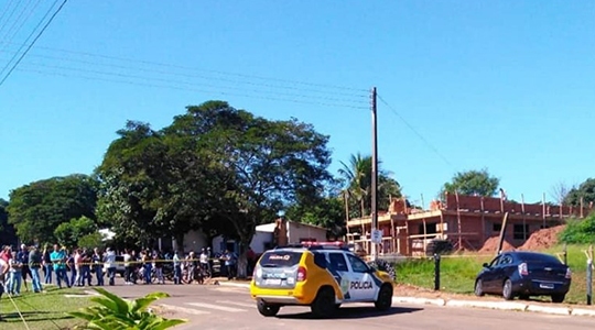 Duas pessoas foram baleadas no Paraná. Carro onde as vítimas estavam tem placas de Junqueirópolis (Fotos: Cedidas).