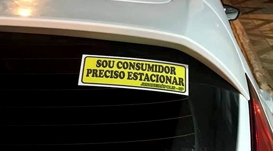 Adesivos em carros dão visibilidade à campanha (Imagens: Reprodução/Oeste Diário).