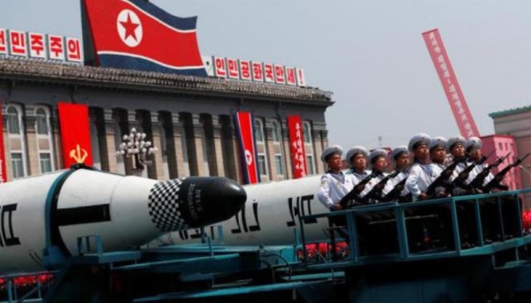 Coreia do Norte diz que está pronta para confronto nuclear contra os EUA (Agência EFE).