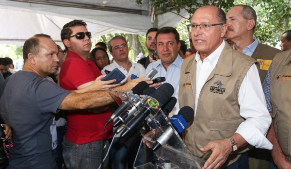 Governador disse que mutirões devem vistoriar todos os imóveis do estado em busca de criadouros (Foto: A2img / Gilberto Marques).