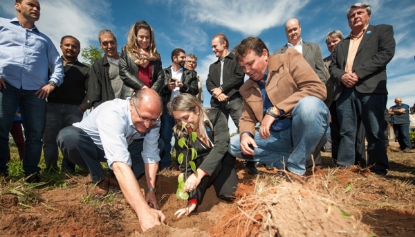 Em Presidente Venceslau, Alckmin dá início a mais um plantio do Programa Nascentes (Foto: A2 Fotografia / Alexandre Moreira).