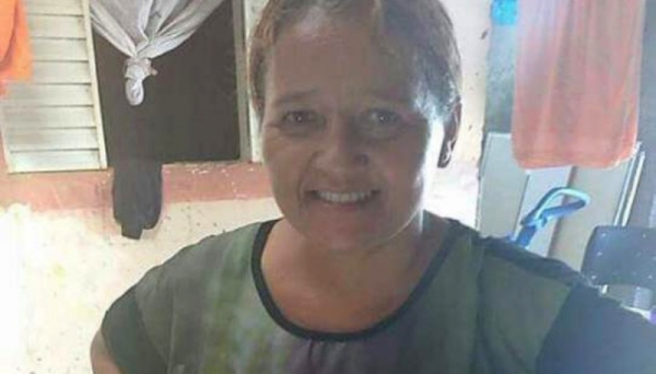 Márcia Aparecida de Souza Silva morreu após ser golpeada com facas, pelo seu ex-marido (Foto: Reprodução/Site Ocnet).