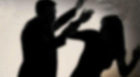 Após acionar a PM, homem foi preso acusado de violência doméstica contra a companheira (Ilustração).
