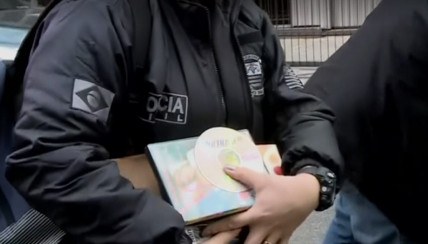 Além das prisões, diversos materiais foram apreendidos pela PolÃcia (Imagem: Reprodução/TV Globo).