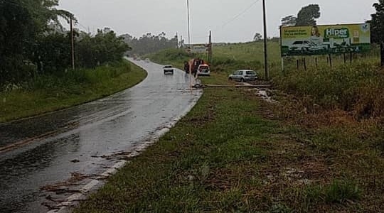 Acidente foi na vicinal Adamantina/Lucélia, na tarde desta terça-feira (25). Motorista não se feriu (Reprodução/goodU).