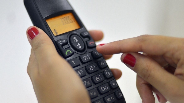 Telemarketing ativo é a prática de oferta de produtos ou serviços por meio de ligações ou mensagens telefônicas, previamente gravadas, ou não (Marcello Casal Jr./Agência Brasil).