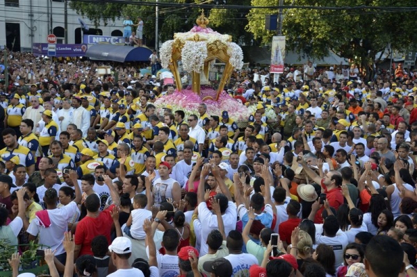 Círio de Nazaré, grande procissão rumo a Praça Santuário de Nazaré (Foto: Wilson Dias/Agência Brasil)
