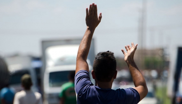 Movimento tem redução de participação de caminhões nas estradas, mas caminhoneiros mantém paralização na região (Foto: Agência Brasil).