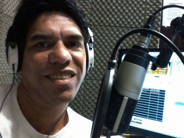 Jô Lima estreia programa de variedades na Rádio Life FM (Foto: Divulgação).