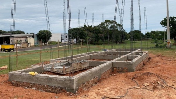 Quiosques em construção no Parque dos Pioneiros (Da Assessoria).