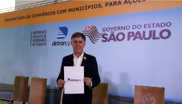 Prefeito Márcio Cardim, na assinatura do convênio, nesta semana, no Palácio dos Bandeirantes, em São Paulo (Foto: Acervo Pessoal).